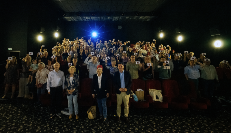 Francine Cousteau, Manuel de Lara et les participants à la conférence sur l'eau au Cinéma Le Select de Saint-Jean-de-Luz. Francine Cousteau, Manuel de Lara et les participants à la conférence sur l'eau au Cinéma Le Select de Saint-Jean-de-Luz.