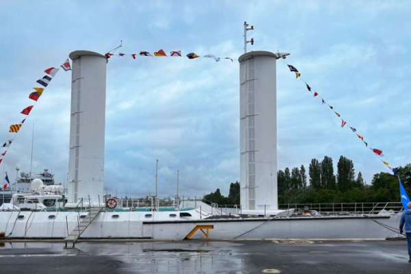 Caen, Normandie: Une Commémoration Emblématique par l'Équipe Cousteau Caen, Normandie: Une Commémoration Emblématique par l'Équipe Cousteau